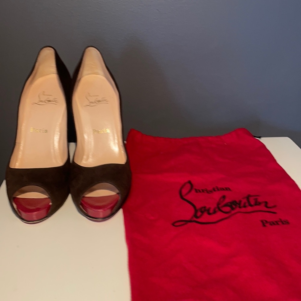 Christian Louboutin size 38 1/2 peep toe heel color brown